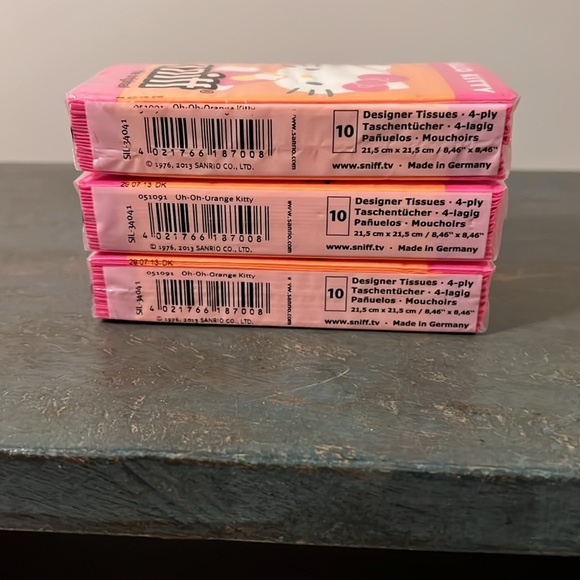Hello Kitty Sniff Tissues ( 3 packs ) - Picture 4 of 4